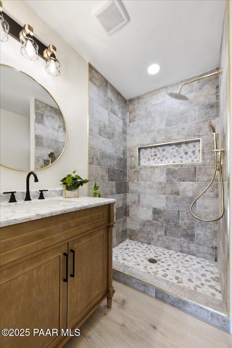22385 North Malapai Ridge Road Paulden, AZ 86334 - Photo 24 of 43 25-Primary Bathroom