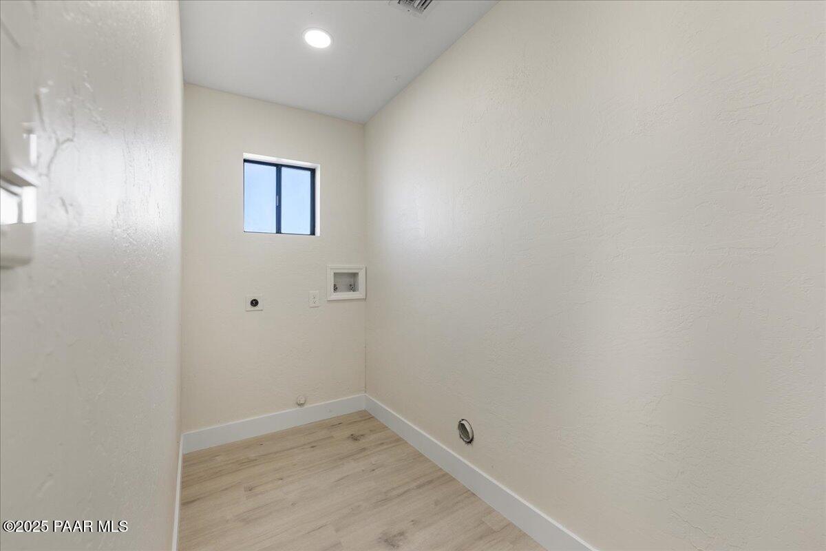 22385 North Malapai Ridge Road Paulden, AZ 86334 - Photo 26 of 43 27-Laundry Room