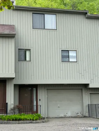 $279,900 | 184 Concord Court, Unit 184, Beacon Falls, CT 06403