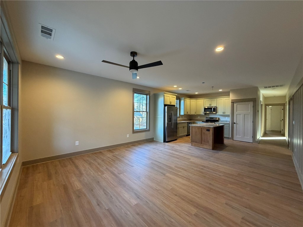 526 South Bibb Street, Unit A Westminster, SC 29693 - Photo 3 of 27