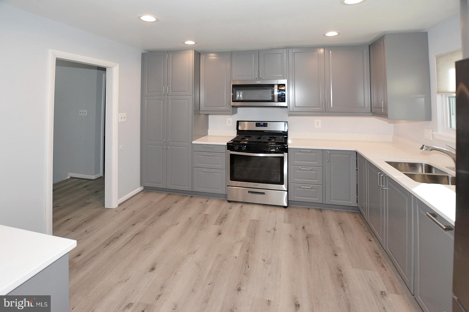 4794 Kelly Road Woodbridge, VA 22193 - Photo 11 of 35 Lots of Counter Space