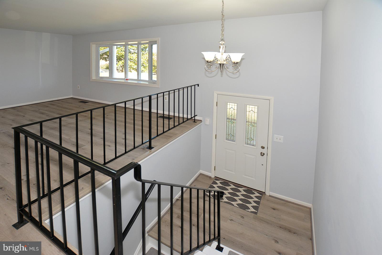 4794 Kelly Road Woodbridge, VA 22193 - Photo 3 of 35 Foyer with view of Living Room