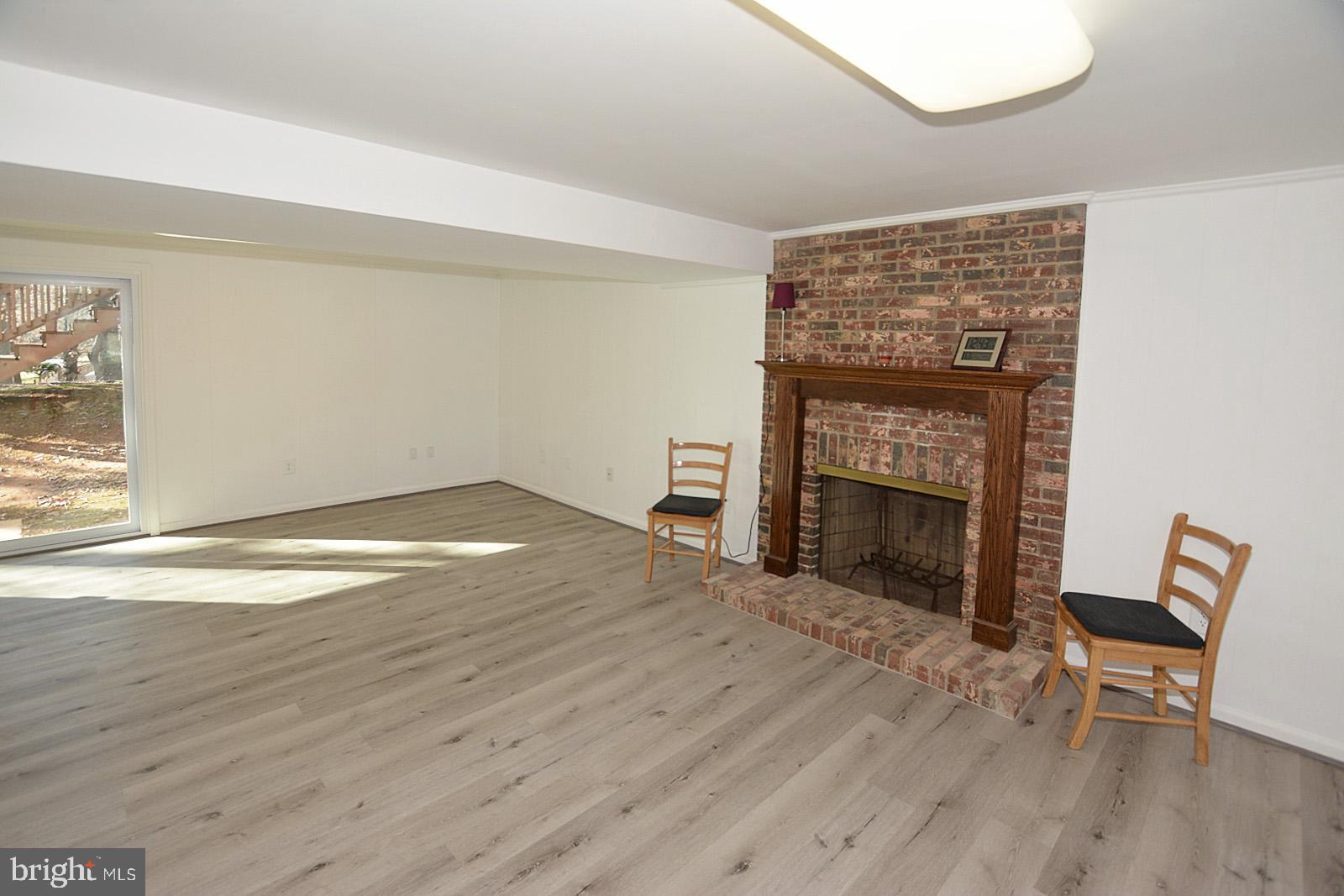 4794 Kelly Road Woodbridge, VA 22193 - Photo 26 of 35 Wood Burning Fireplace
