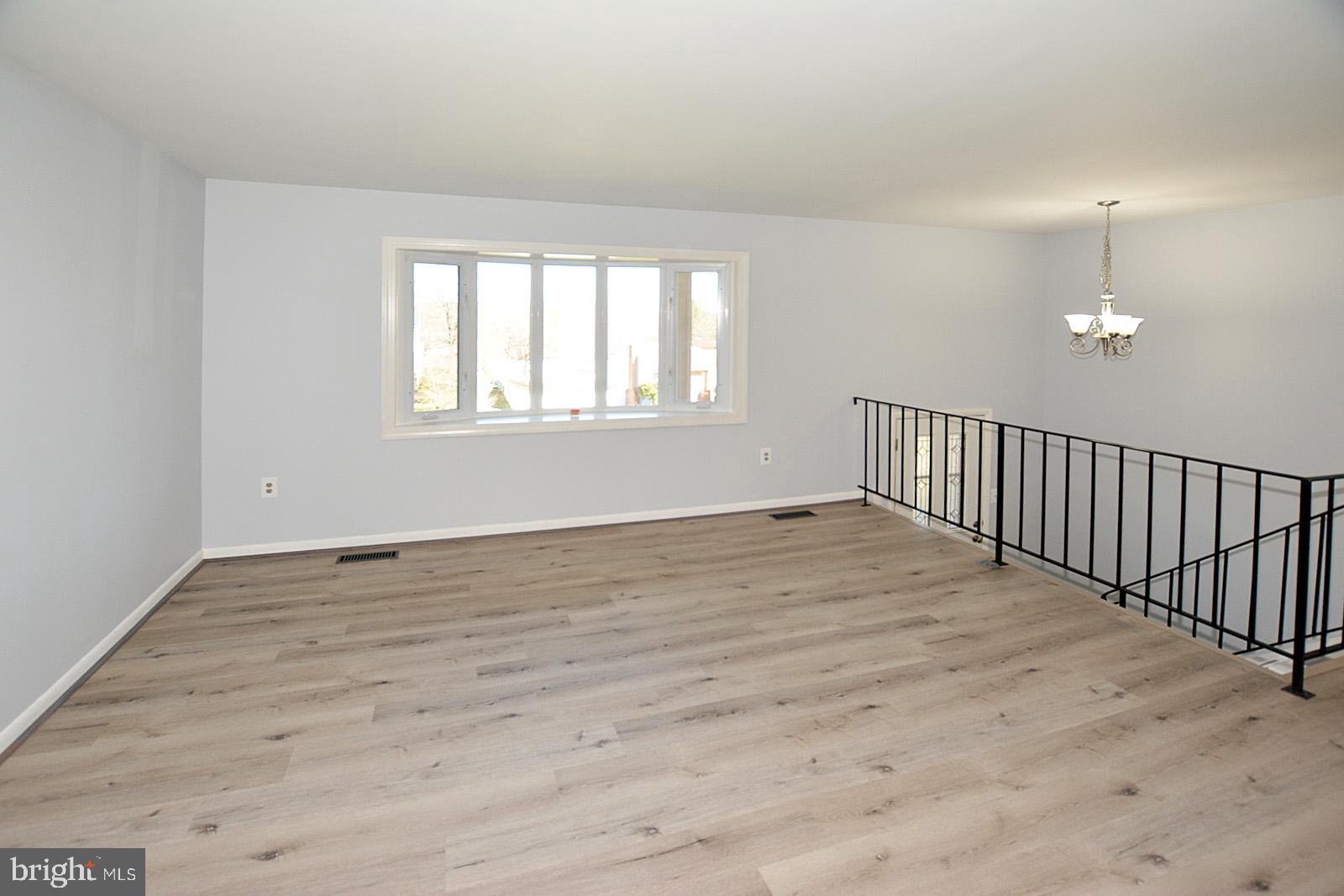 4794 Kelly Road Woodbridge, VA 22193 - Photo 4 of 35 Living Room with new flooring