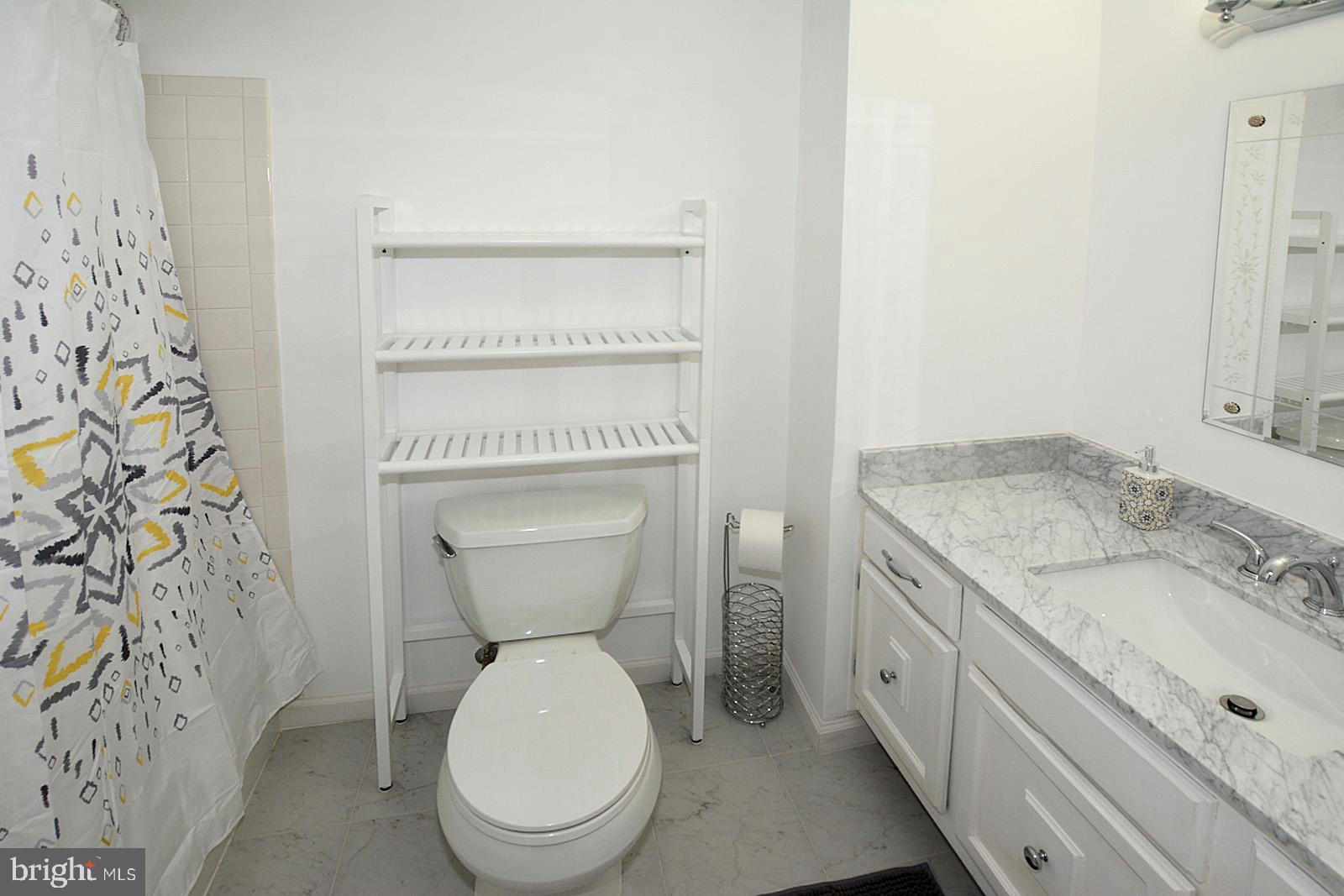 4794 Kelly Road Woodbridge, VA 22193 - Photo 32 of 35 Shared Bath