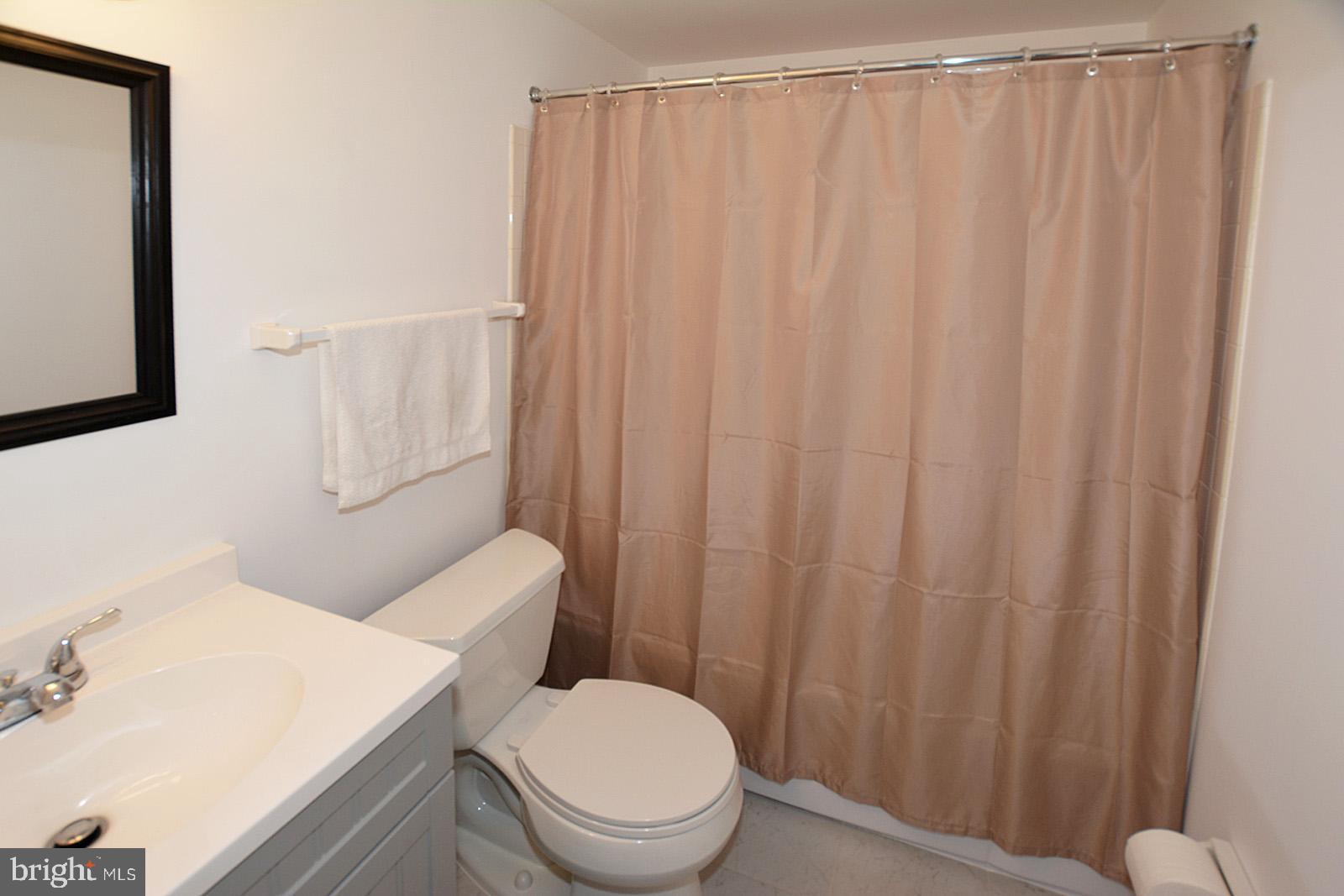 4794 Kelly Road Woodbridge, VA 22193 - Photo 33 of 35 Another Shared Bath