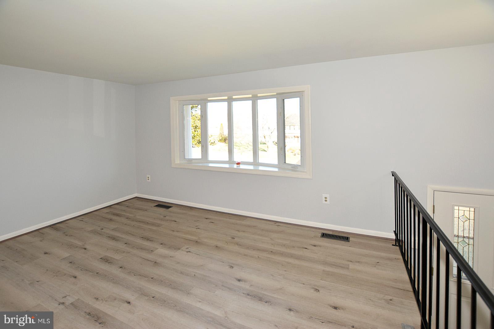 4794 Kelly Road Woodbridge, VA 22193 - Photo 5 of 35 Gallery Image 5