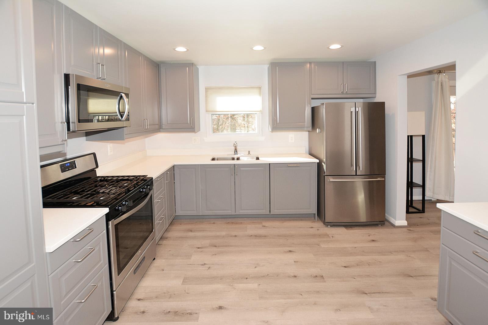 4794 Kelly Road Woodbridge, VA 22193 - Photo 9 of 35 Updated Kitchen