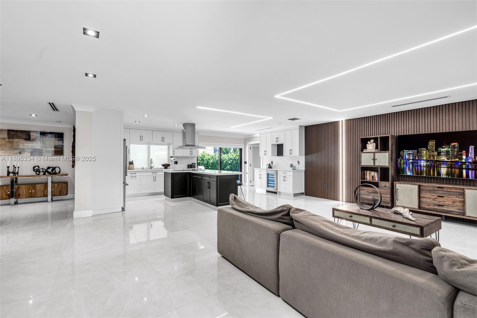 16511 Stonehaven Road Miami Lakes, FL 33014 - Photo 4 of 43 Gallery Image 4