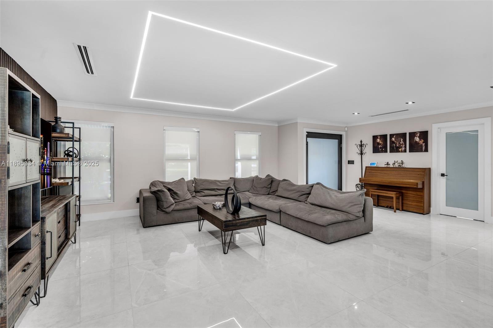 16511 Stonehaven Road Miami Lakes, FL 33014 - Photo 6 of 43 Gallery Image 6