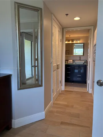 a view of an entryway with a livingroom