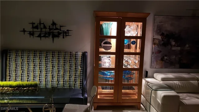 a view of entryway with furniture