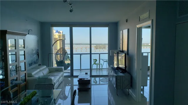 a view of entryway with livingroom