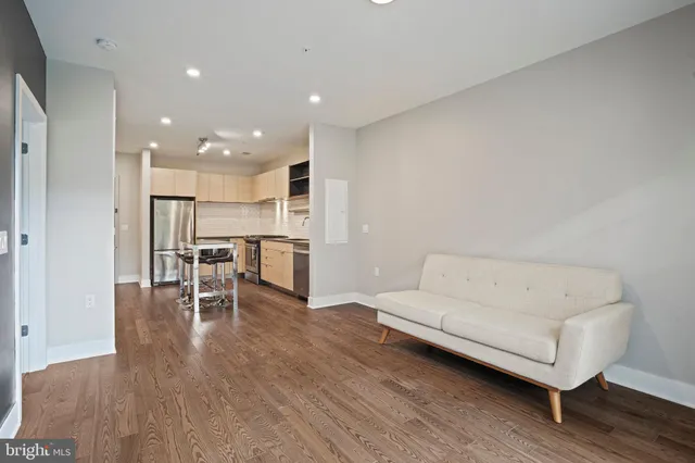 a view of livingroom with furniture