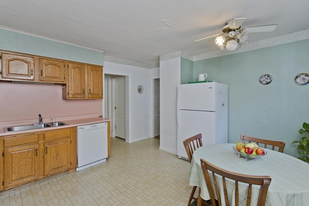 854-856 Sumner Avenue Springfield, MA 01108 - Photo 21 of 40