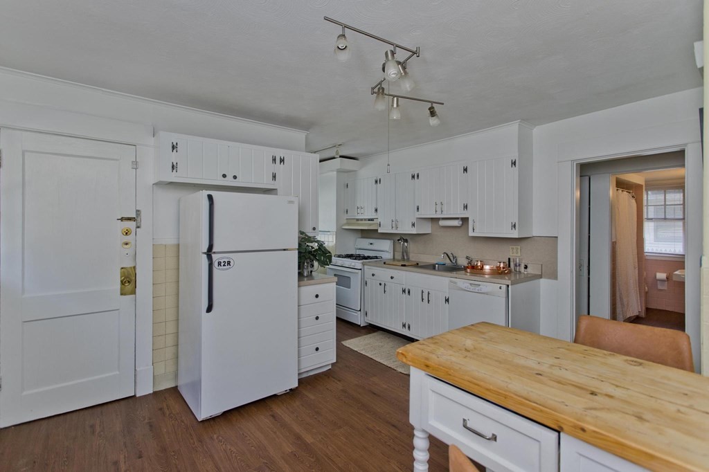 854-856 Sumner Avenue Springfield, MA 01108 - Photo 6 of 40