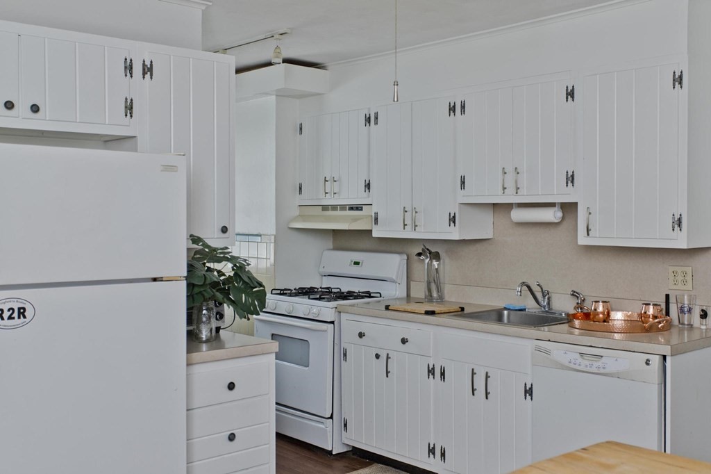 854-856 Sumner Avenue Springfield, MA 01108 - Photo 7 of 40