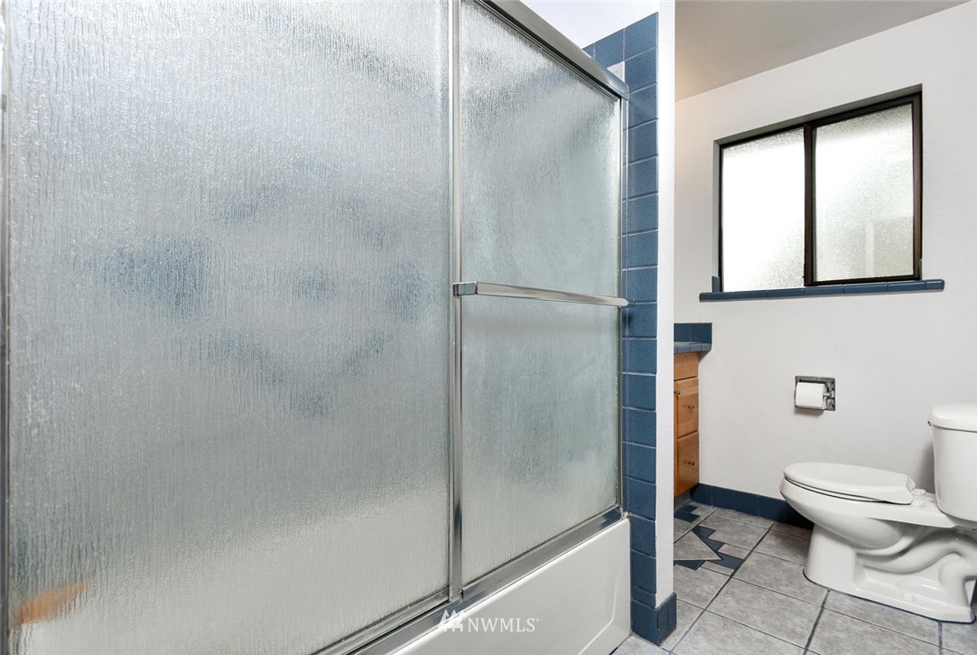 3801 Northeast 9th Court Renton, WA 98056 - Photo 11 of 22