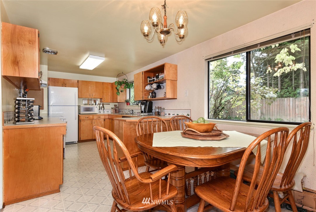 3801 Northeast 9th Court Renton, WA 98056 - Photo 6 of 22