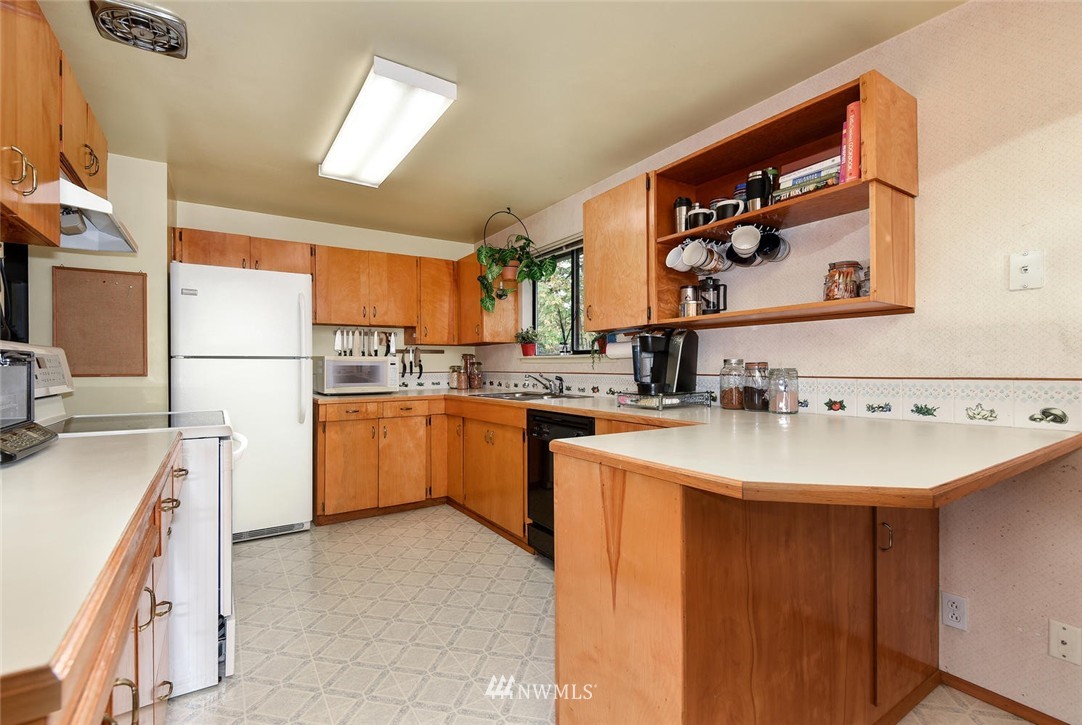 3801 Northeast 9th Court Renton, WA 98056 - Photo 7 of 22