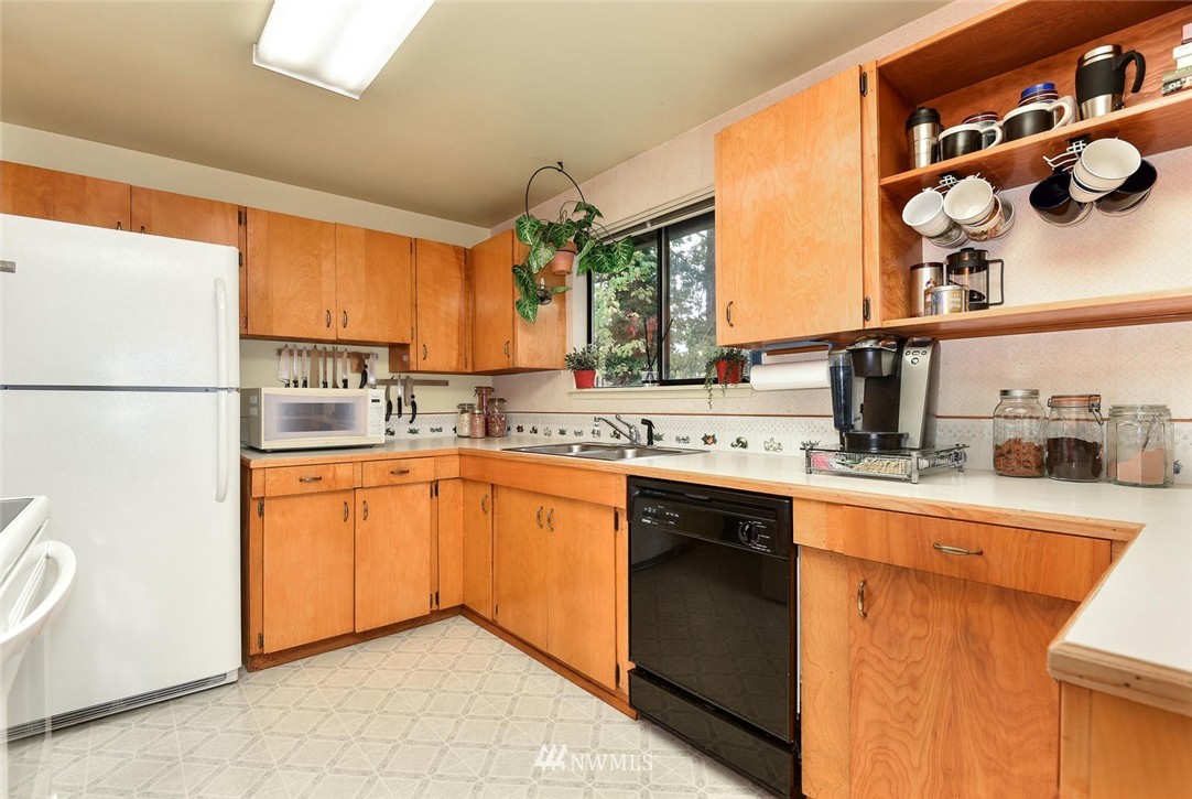 3801 Northeast 9th Court Renton, WA 98056 - Photo 8 of 22