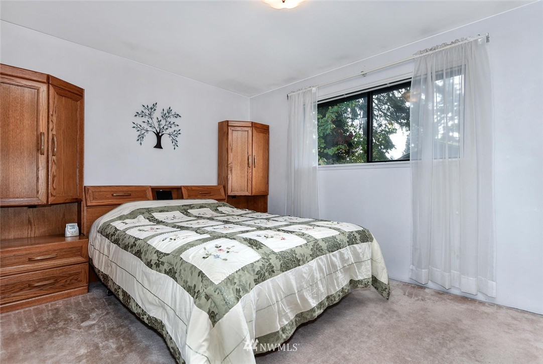 3801 Northeast 9th Court Renton, WA 98056 - Photo 10 of 22