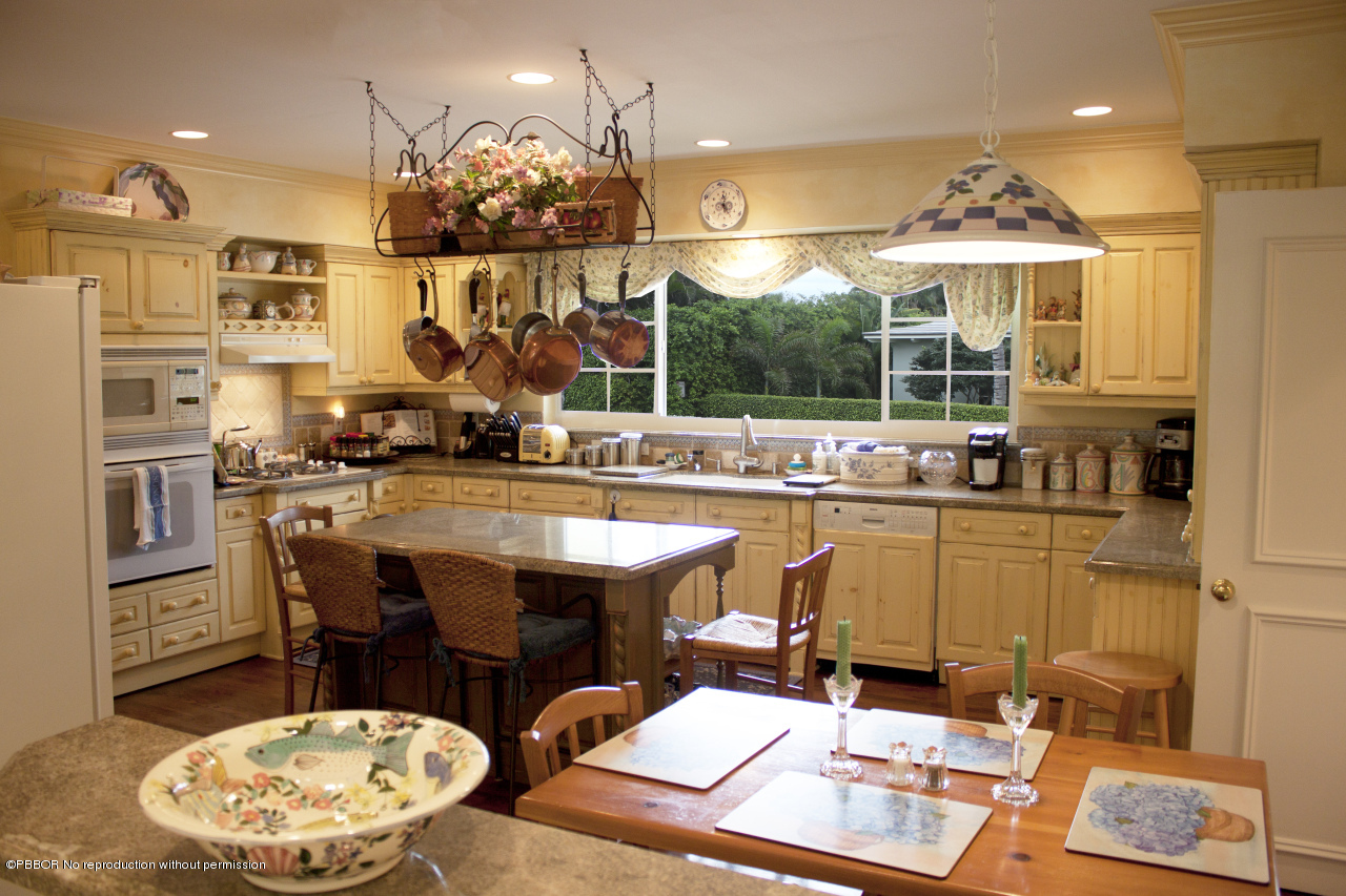 202 Kenlyn Road Palm Beach, FL 33480 - Photo 6 of 16 Fabulous eat-in kitchen
