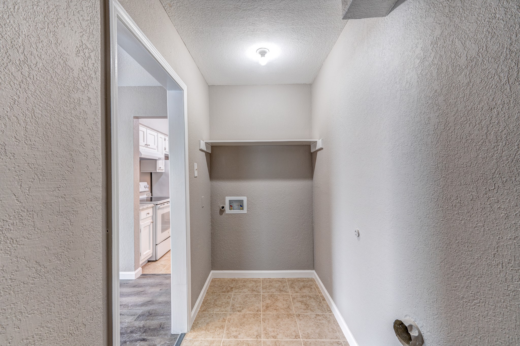 523 Spring Drive, Unit 4 Pasadena, TX 77504 - Photo 8 of 18 Washer and Dryer connection