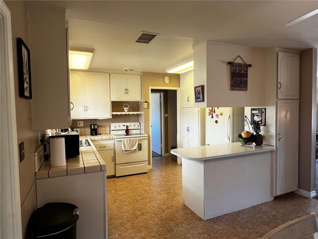 11934 Peach Tree Road Yucaipa, CA 92399 - Photo 10 of 35