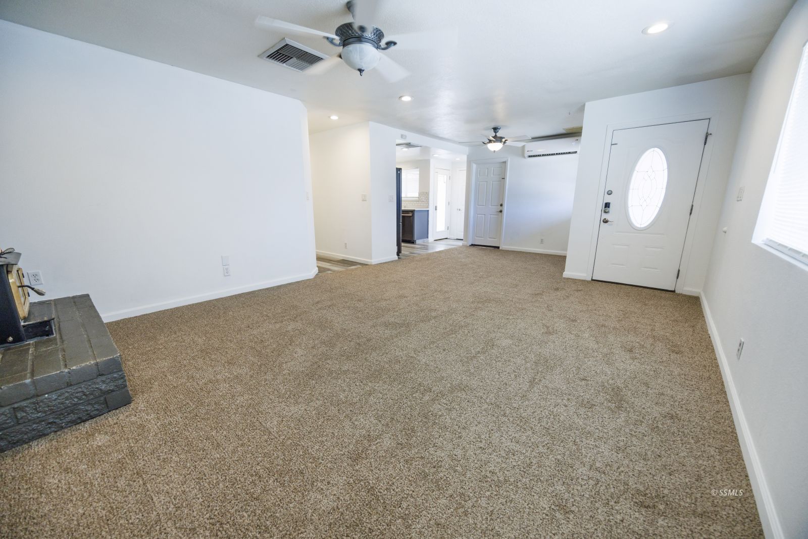 935 West Upjohn Avenue Ridgecrest, CA 93555 - Photo 4 of 40
