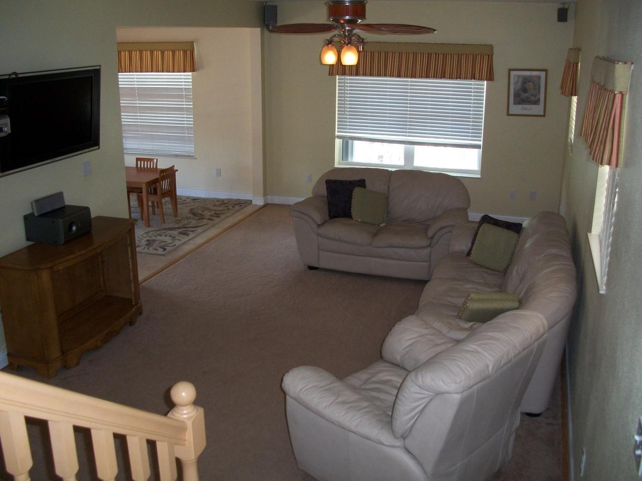 40 Treasure Road Marathon, FL 33050 - Photo 11 of 16 Living Room