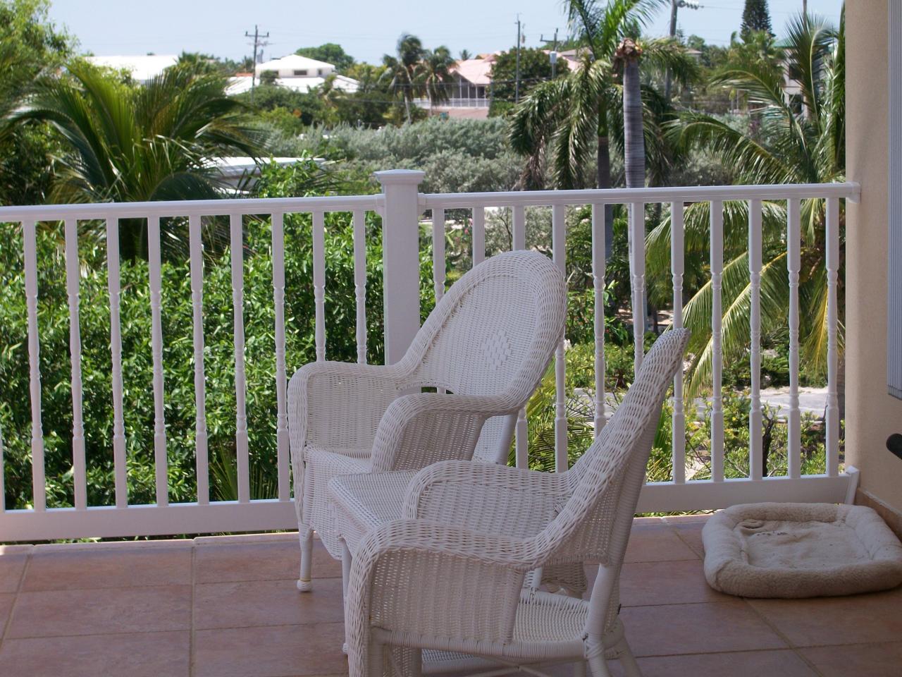 40 Treasure Road Marathon, FL 33050 - Photo 13 of 16 Porch chairs
