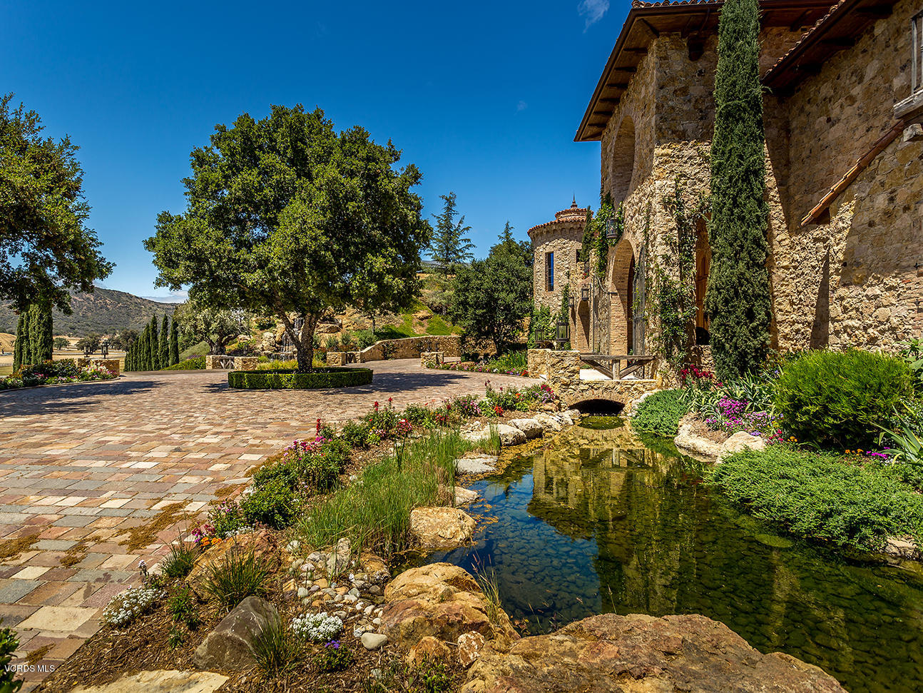 100 West Potrero Road Thousand Oaks, CA 91361 - Photo 57 of 67 a view of outdoor space with garden