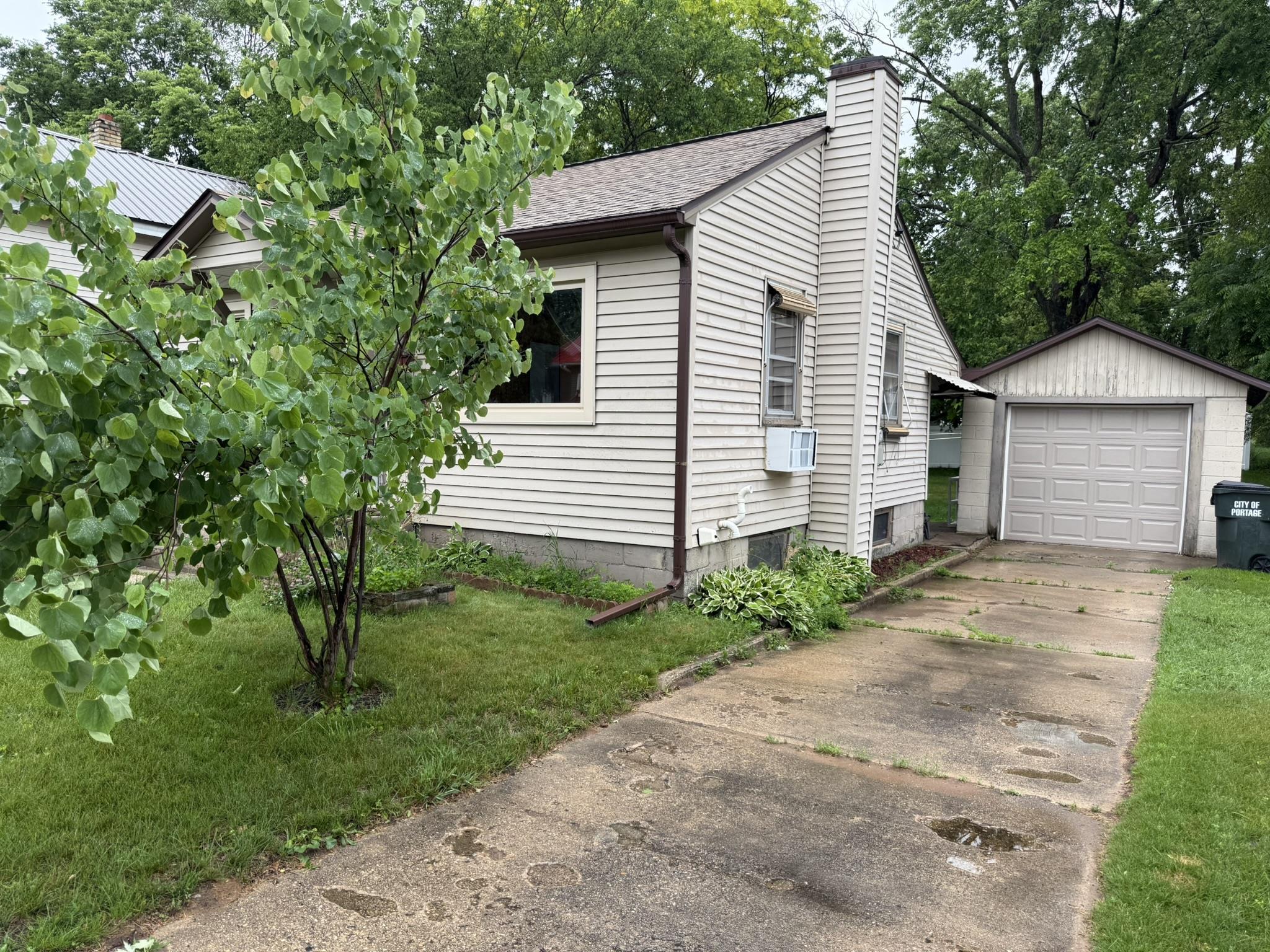 424 East Carroll Street Portage, WI 53901 - Photo 2 of 34