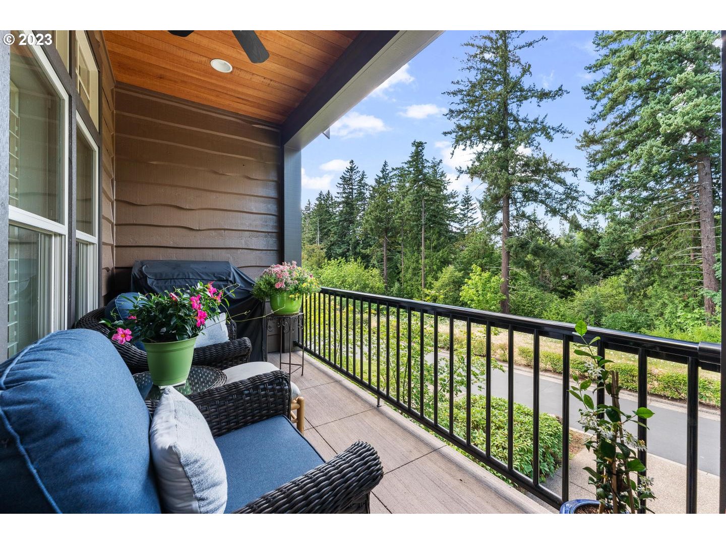 10037 Southwest Morrison Street Portland, OR 97225 - Photo 16 of 48 Deck
