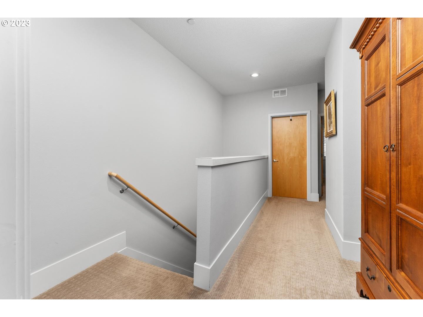 10037 Southwest Morrison Street Portland, OR 97225 - Photo 19 of 48 Hallway