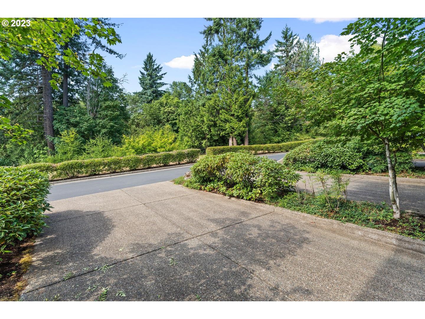 10037 Southwest Morrison Street Portland, OR 97225 - Photo 37 of 48 Driveway