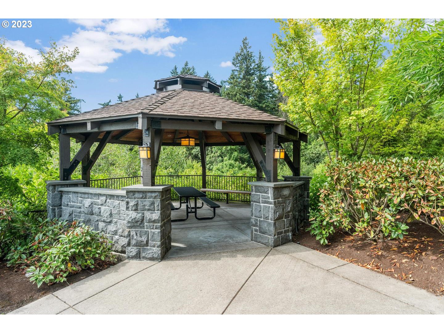 10037 Southwest Morrison Street Portland, OR 97225 - Photo 46 of 48 Community Amenities