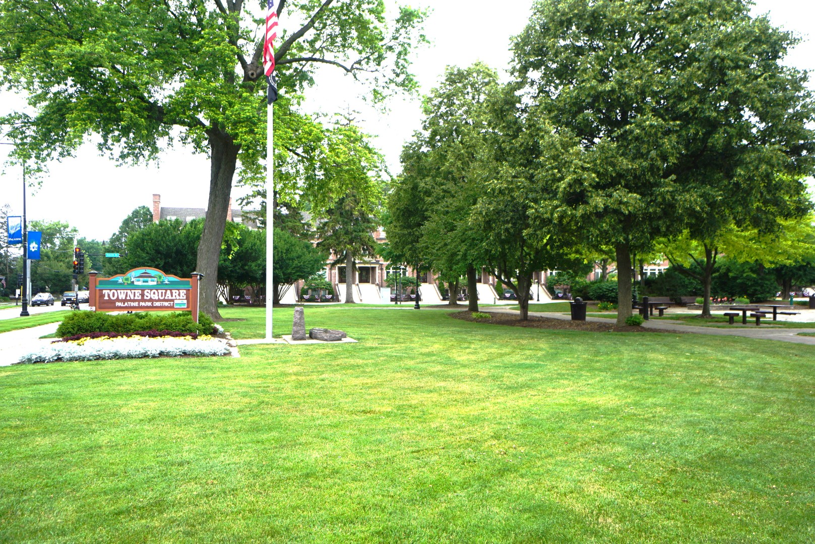 8 North Smith Street Palatine, IL 60067 - Photo 45 of 46 a view of a park with tree s
