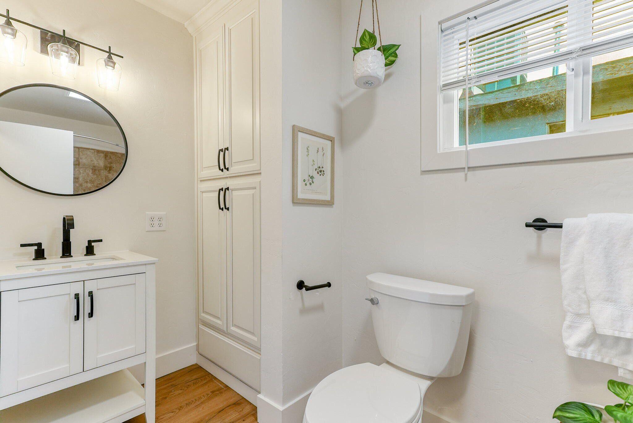 1005 Gold Street Redding, CA 96001 - Photo 17 of 26 a bathroom with a toilet a sink and mirror