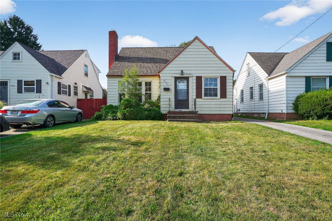 4194 Stilmore Road Cleveland, OH 44121 - Photo 1 of 34