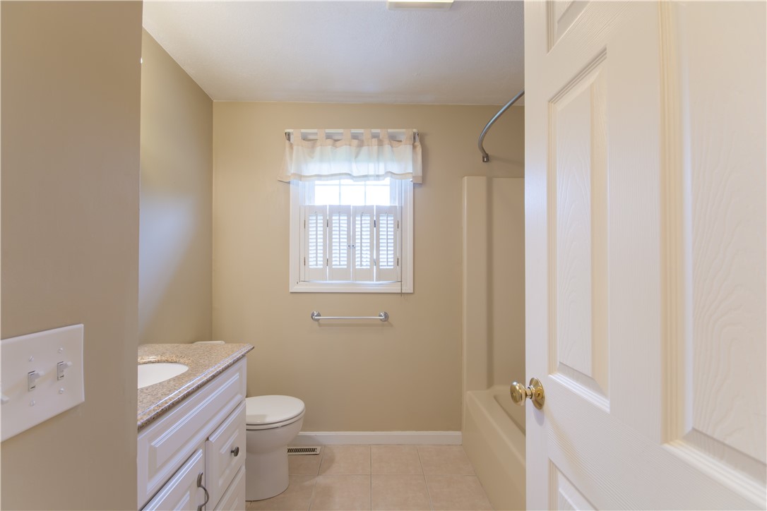 5804 Post Road, Unit 8 Warwick, RI 02818 - Photo 19 of 29 Upstairs Full Bathroom