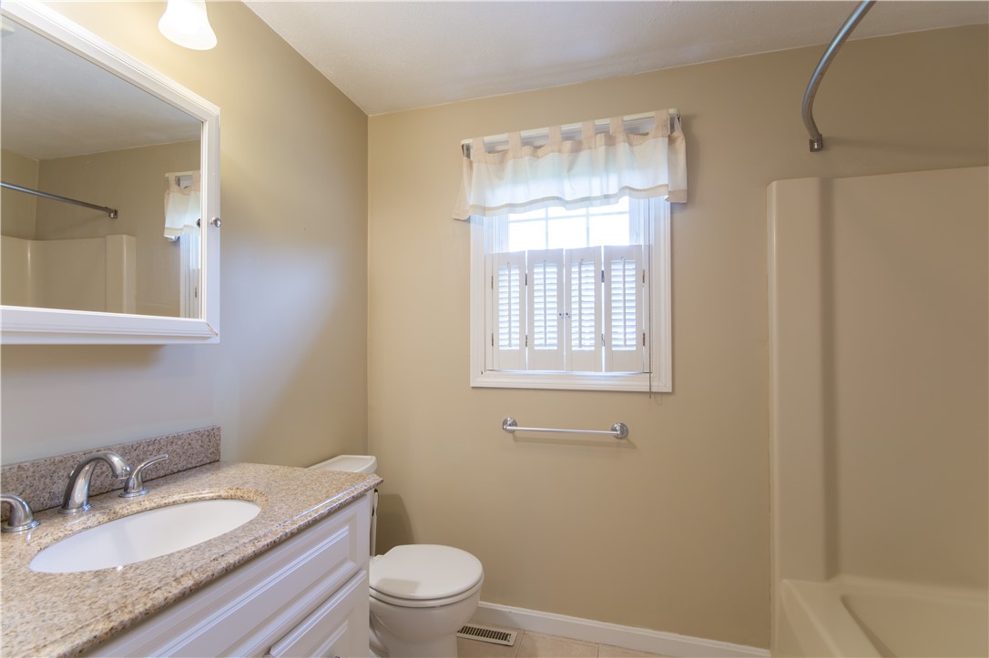 5804 Post Road, Unit 8 Warwick, RI 02818 - Photo 20 of 29 Full Bathroom