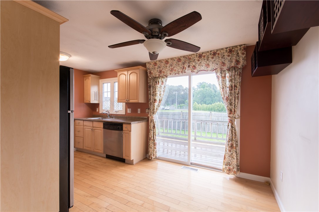 5804 Post Road, Unit 8 Warwick, RI 02818 - Photo 8 of 29 Eat in Kitchen