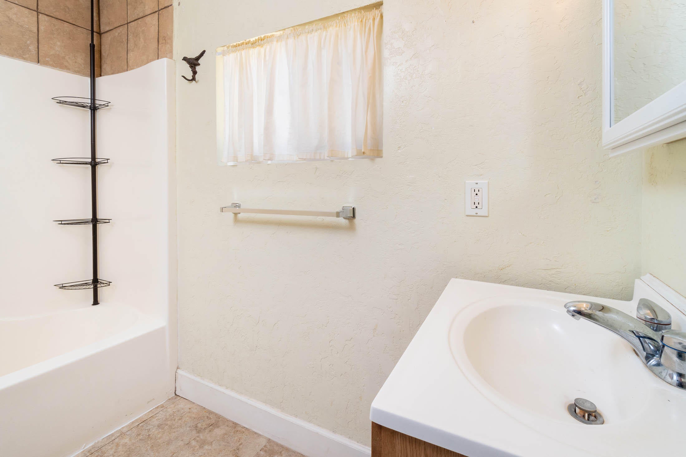 17095 Hermosa Road Bend, OR 97707 - Photo 22 of 24 Bathroom