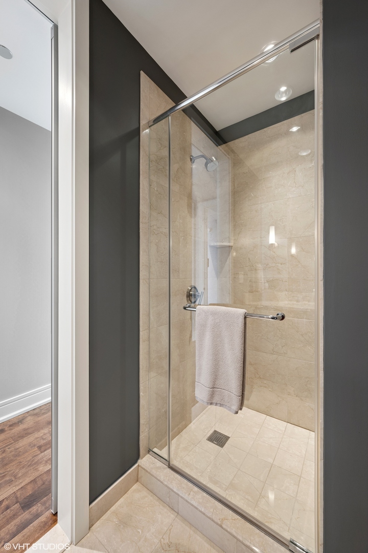 401 North Wabash Avenue, Unit 49G Chicago, IL 60611 - Photo 18 of 60 a bathroom with a shower and a tub
