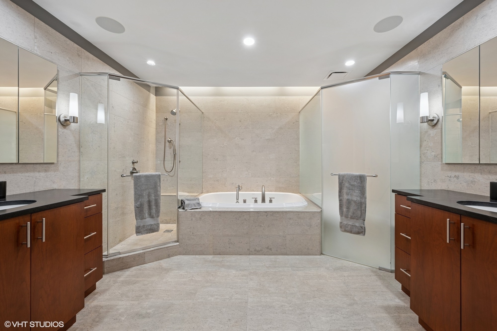 401 North Wabash Avenue, Unit 49G Chicago, IL 60611 - Photo 23 of 60 a large bathroom with a tub sink shower and mirror