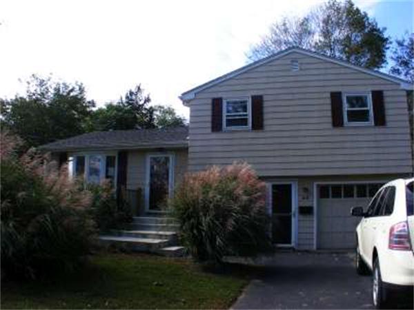 55 Inverness Road Swansea, MA 02777 - Photo 1 of 15 Gallery Image 1