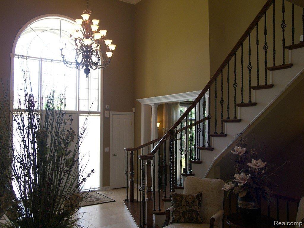 1134 Autumnview Drive Rochester, MI 48307 - Photo 2 of 19 Foyer