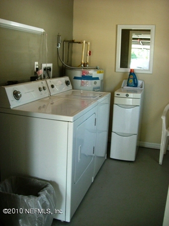 10140 Herndon Road Jacksonville, FL 32246 - Photo 14 of 23 Laundry room